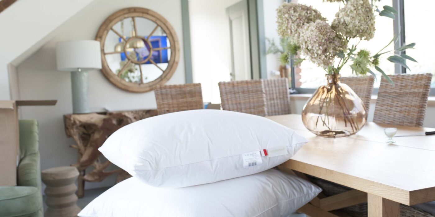 Poduszki naturalne i syntetyczne na jesień